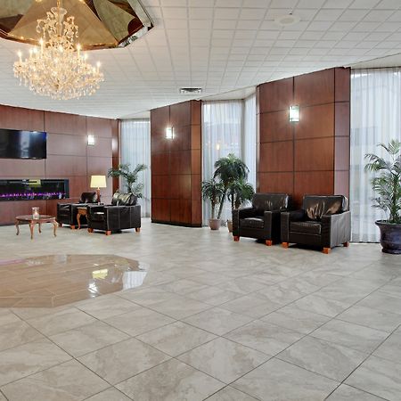 Travelodge By Wyndham Lloydminster Ngoại thất bức ảnh