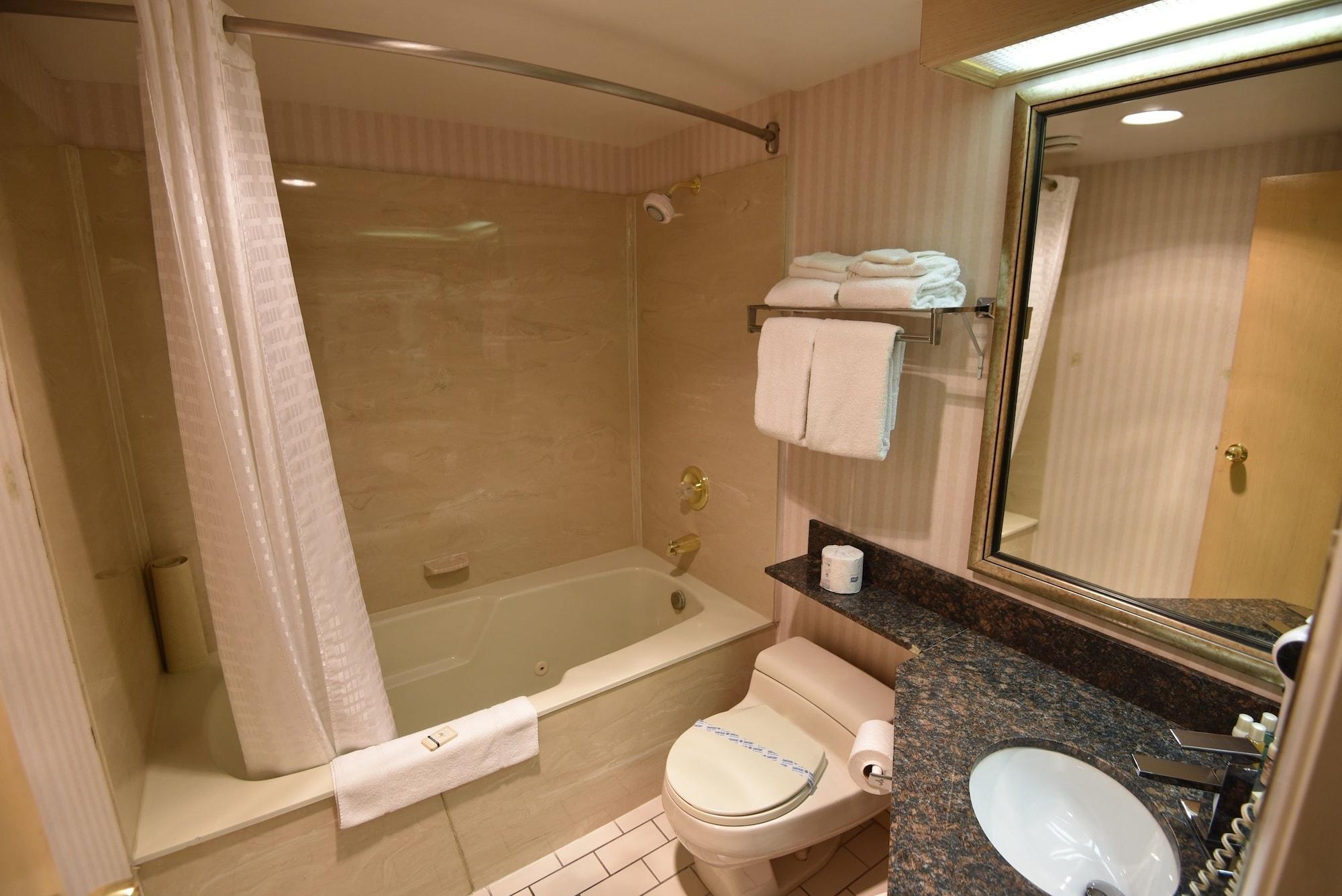 Travelodge By Wyndham Lloydminster Ngoại thất bức ảnh