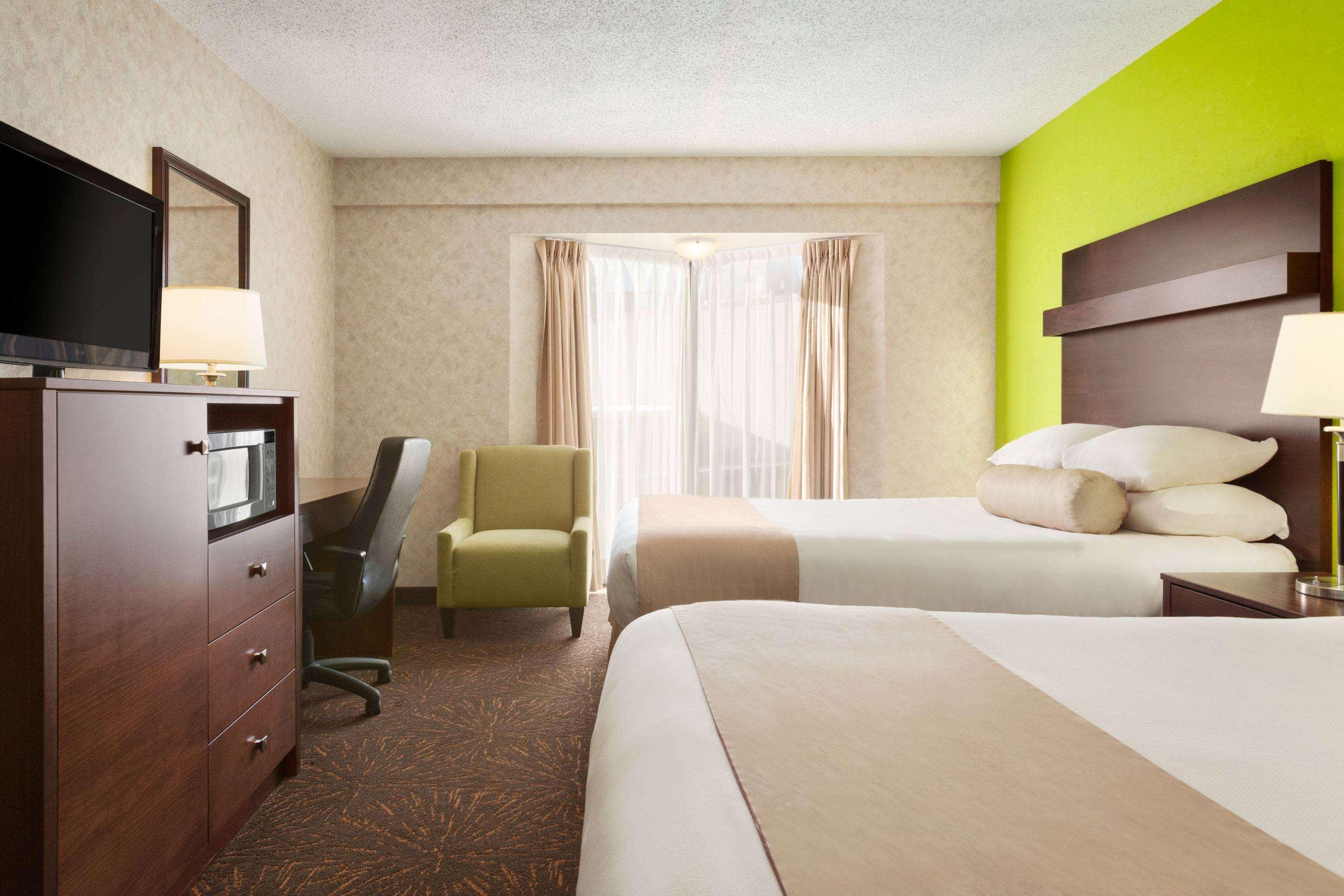 Travelodge By Wyndham Lloydminster Ngoại thất bức ảnh