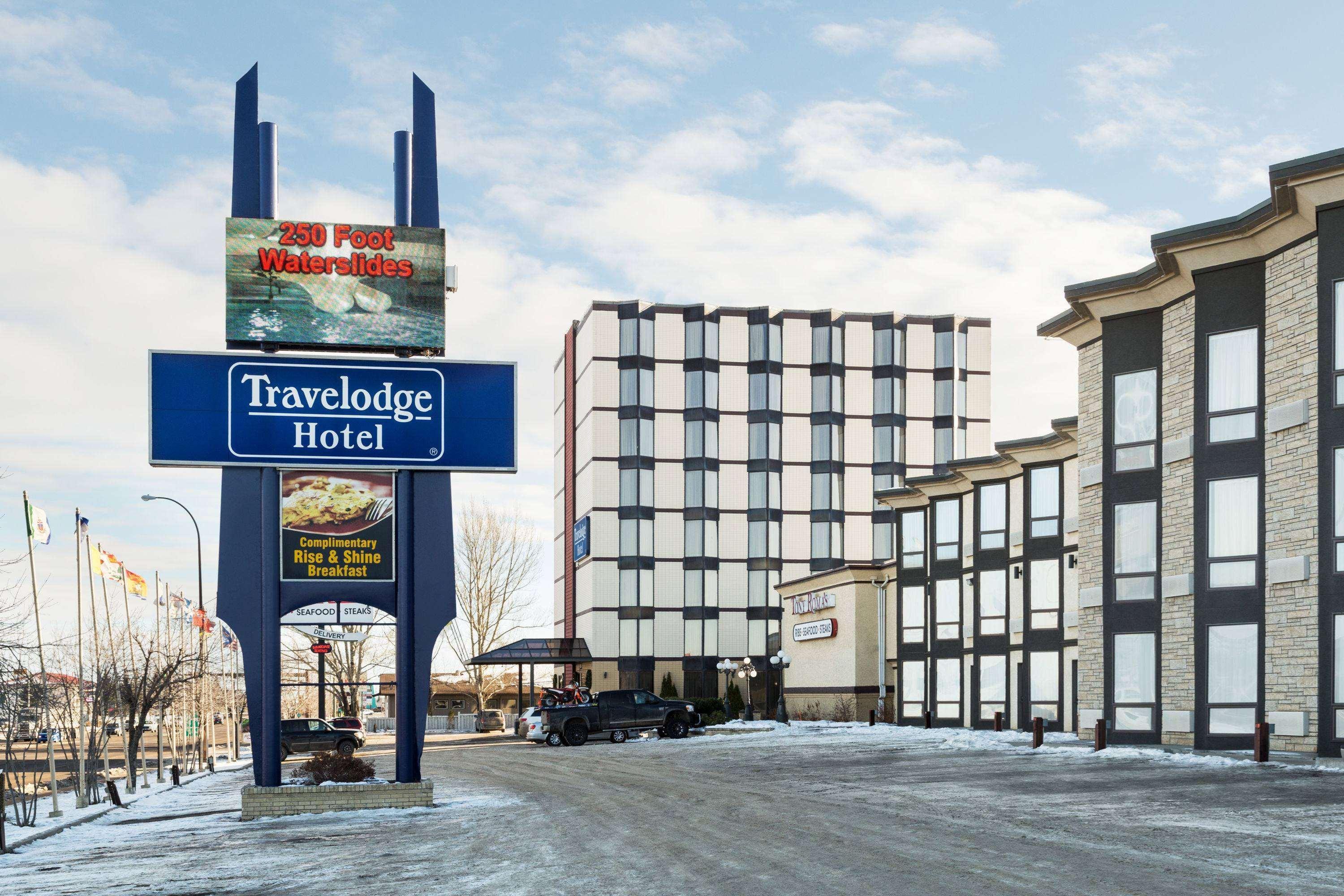 Travelodge By Wyndham Lloydminster Ngoại thất bức ảnh