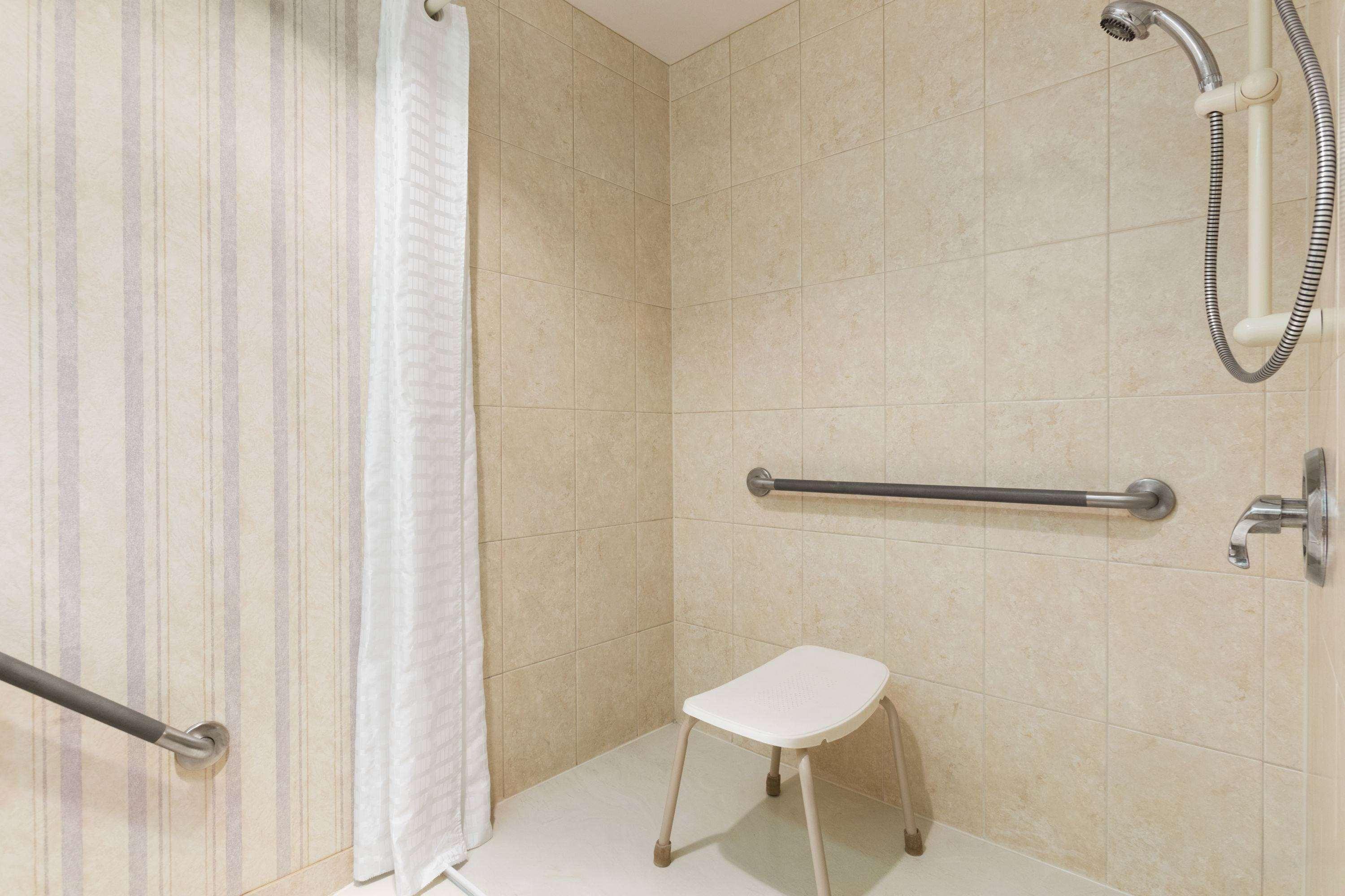 Travelodge By Wyndham Lloydminster Ngoại thất bức ảnh