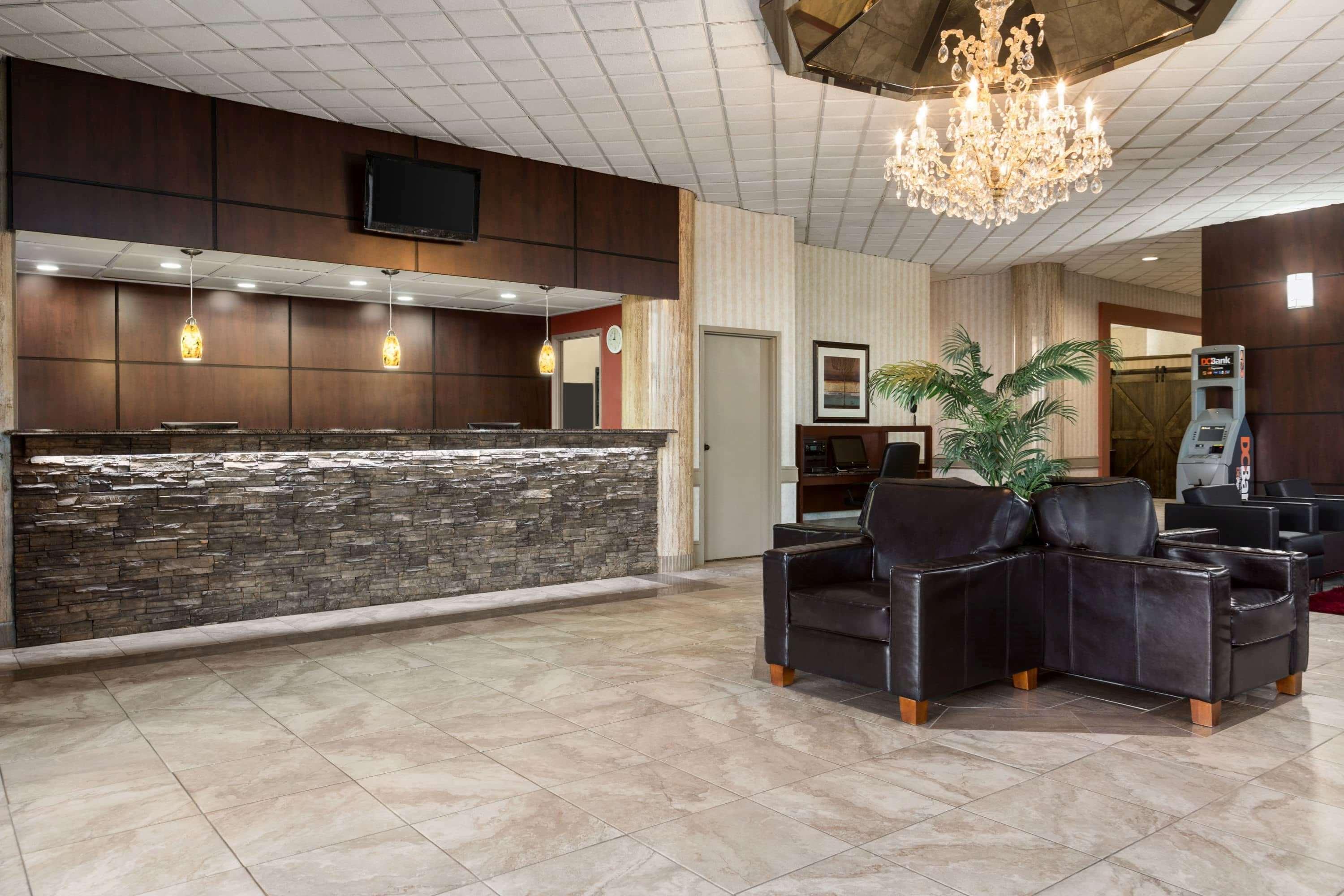 Travelodge By Wyndham Lloydminster Ngoại thất bức ảnh