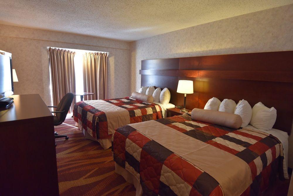 Travelodge By Wyndham Lloydminster Ngoại thất bức ảnh