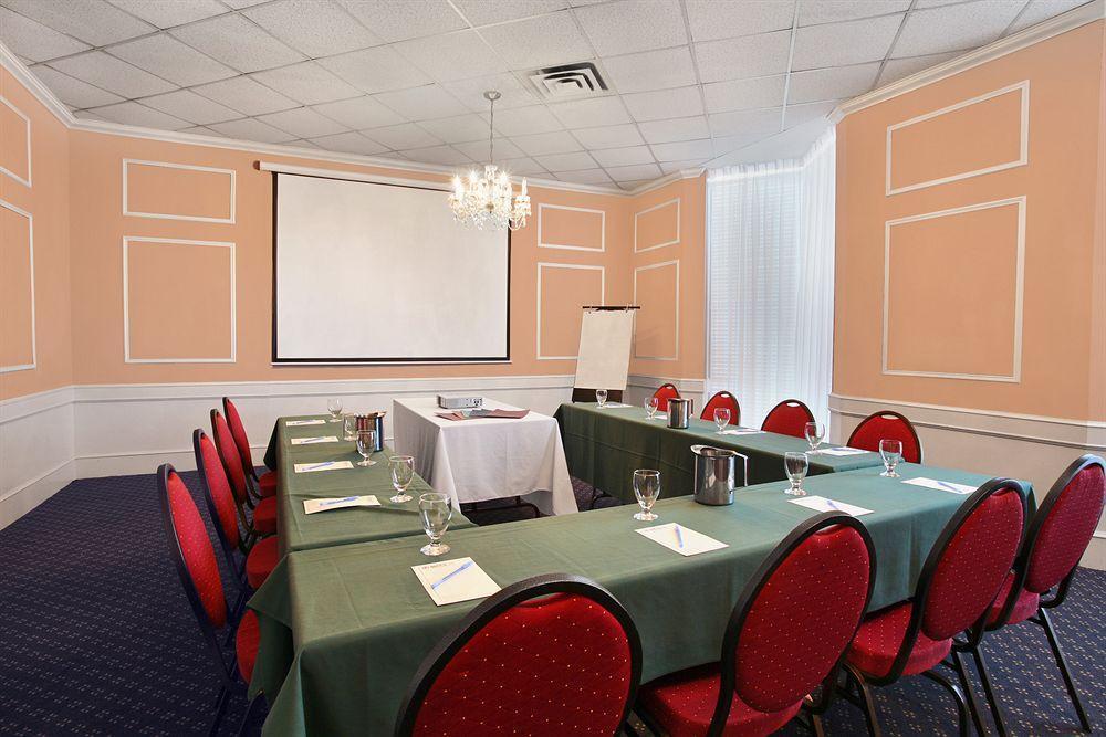 Travelodge By Wyndham Lloydminster Ngoại thất bức ảnh