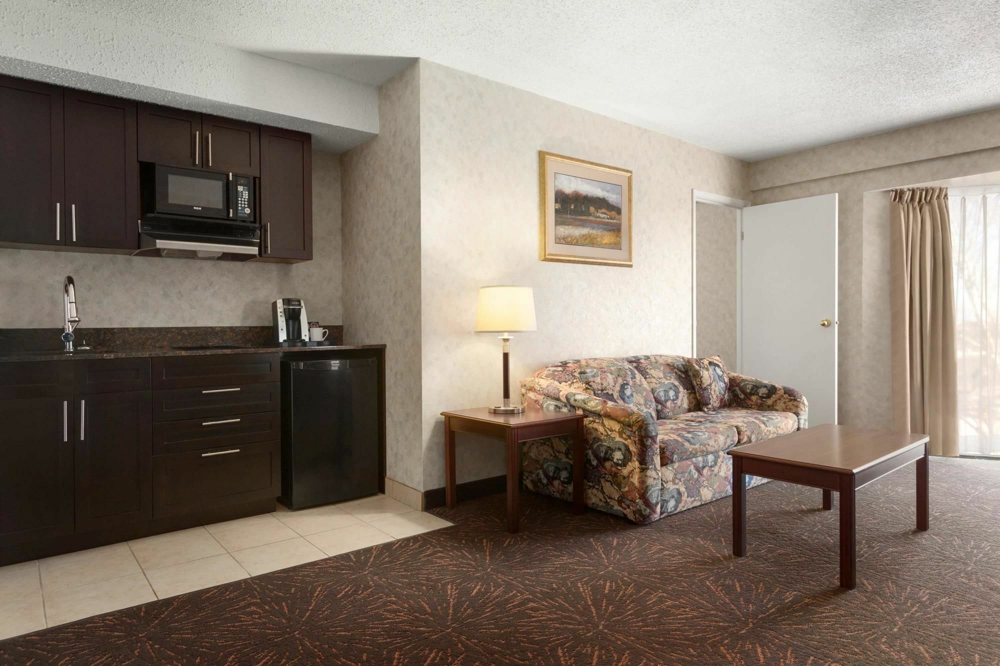 Travelodge By Wyndham Lloydminster Ngoại thất bức ảnh